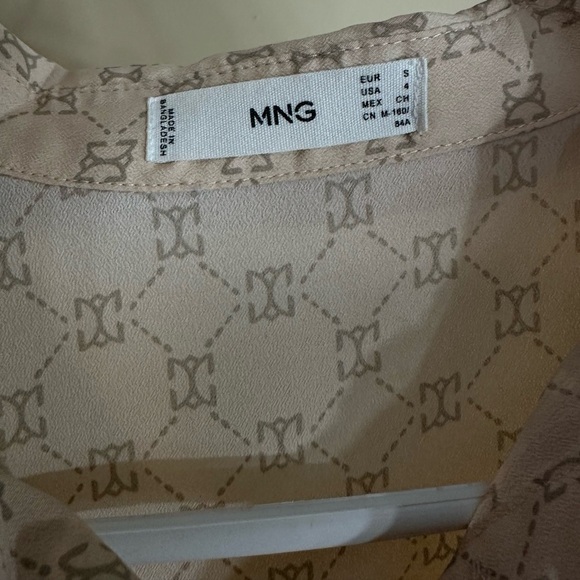 Women’s Mango monogram printed cream button down flowy shirt size 4 - Picture 5 of 8